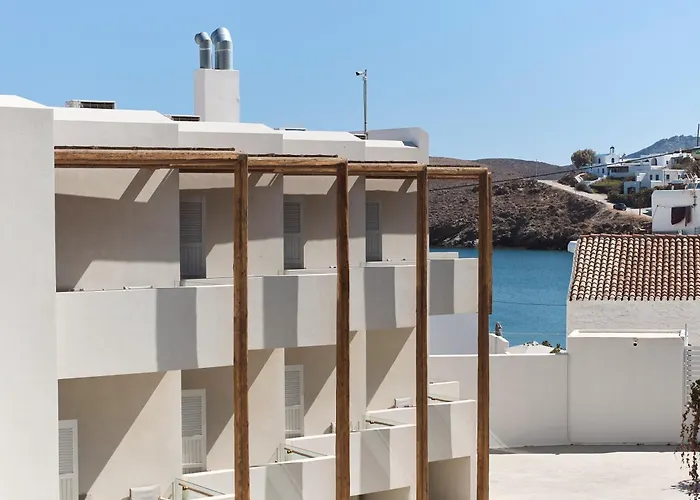 Kythnos Bay Λουτρά