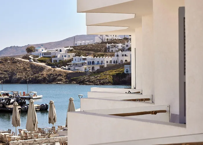 Kythnos Bay Λουτρά