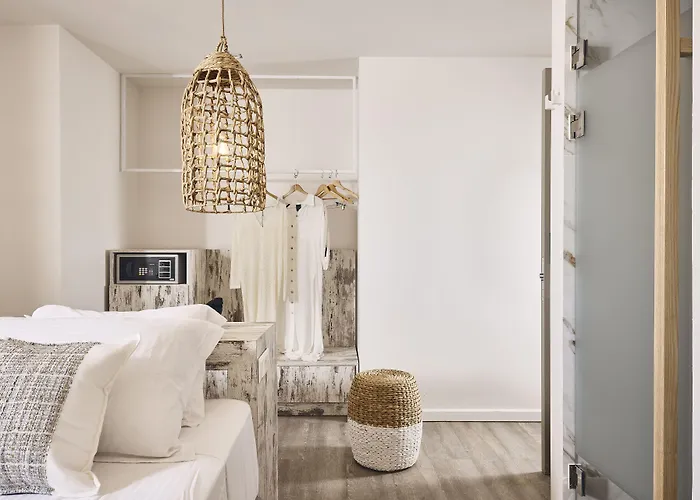 Kythnos Bay Loutra (Kythnos)